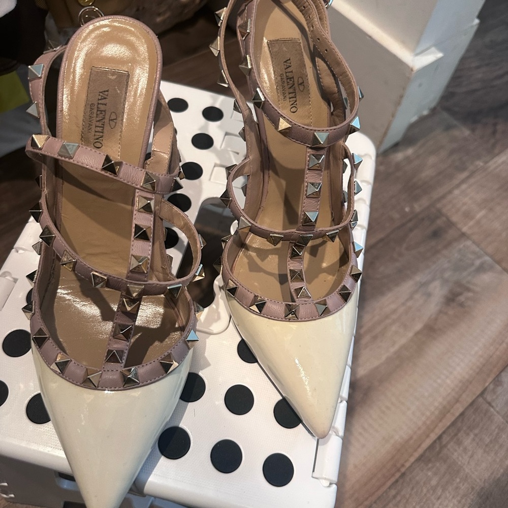 White Valentino rock stud